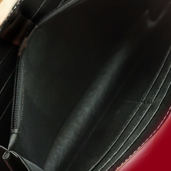 Hello Kitty Wallet Organizer With Card and Coin Holder - Full Zip Around - Picture 4 of 6